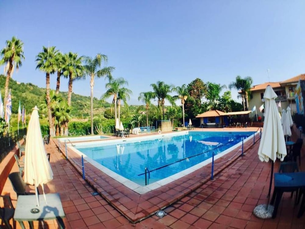 Deluxe Nuccio's House — 4-Star Luxury Hotel in Acireale, Italy