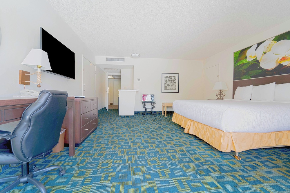 Royal Plaza Inn Indio - photo 20