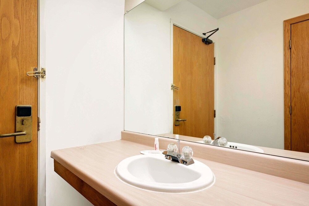 AmericInn by Wyndham Mauston - photo 14