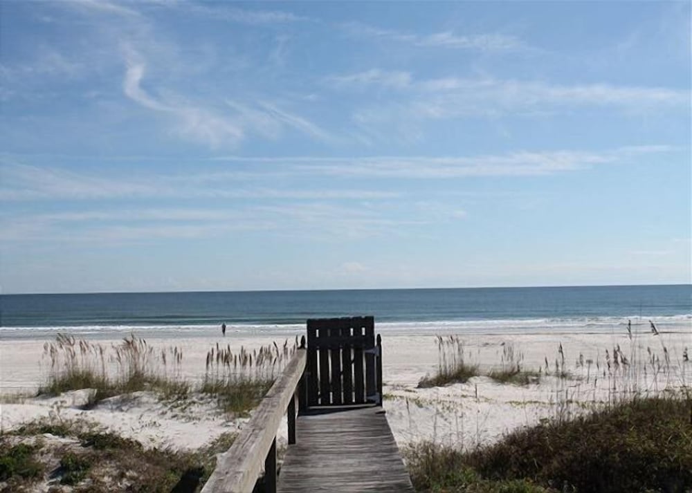 Pet Friendly Oceanfront 3 Bed 2 Bath Ocean Paradise - photo 27