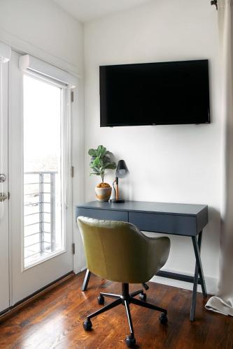 Hillsboro Village Rooftop Manor Walk to it all in Nashville, United States