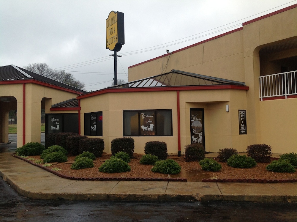 Colonial Inn & Suites Airport Graceland - featured photo