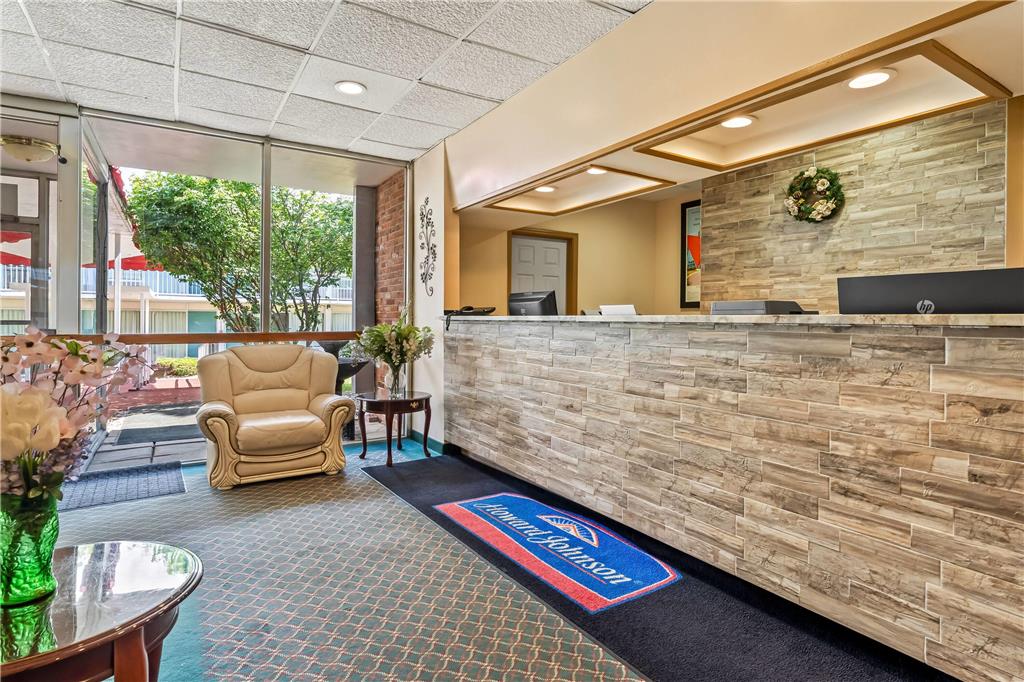 Howard Johnson by Wyndham Albany - photo 13