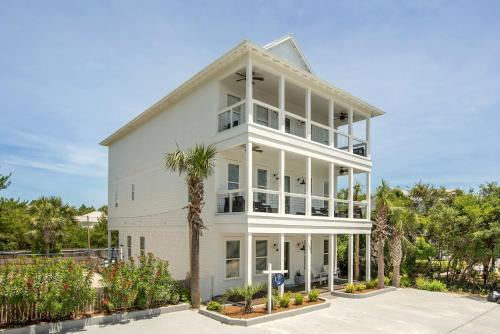 Sea It All - carbon neutral hotel in Unknown City