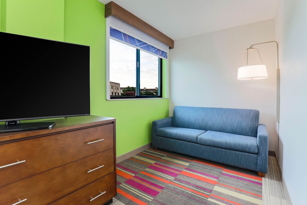 Holiday Inn Express & Suites Fort Worth Downtown by IHG - photo 9