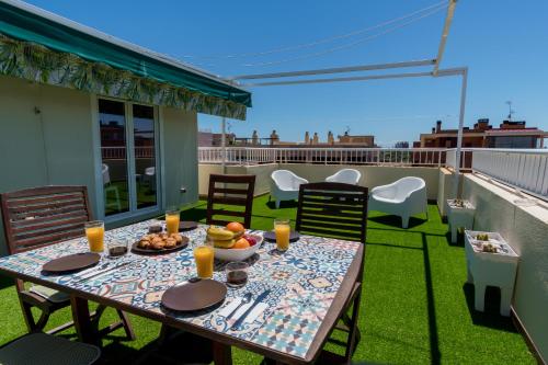 Duplex Penthouse with terrace. Beach Pool — 4-Star Luxury Hotel in Canet D'en Berenguer, Spain