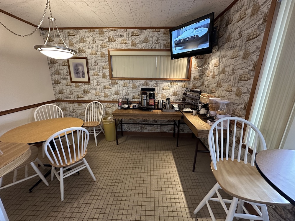 Winchester Bay Inn - photo 28