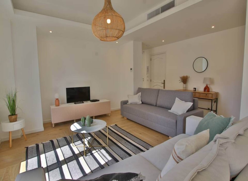 Apartment in Antibes Near Sandy Beaches — 4-Star Luxury Hotel in Antibes, France