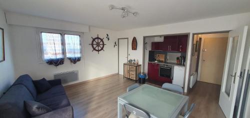 Grand Studio Lumineux a Cote Des Plages in Dinard, France