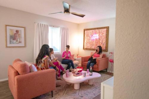 50 Shades Of Pink Private Hot Tub — Albuquerque