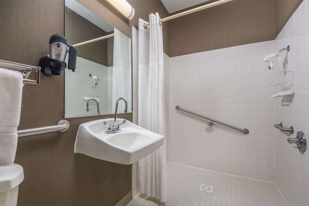 Ramada by Wyndham Catlettsburg Ashland - photo 9