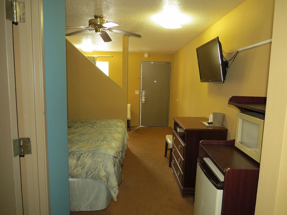 First Western Inn Caseyville - photo 3