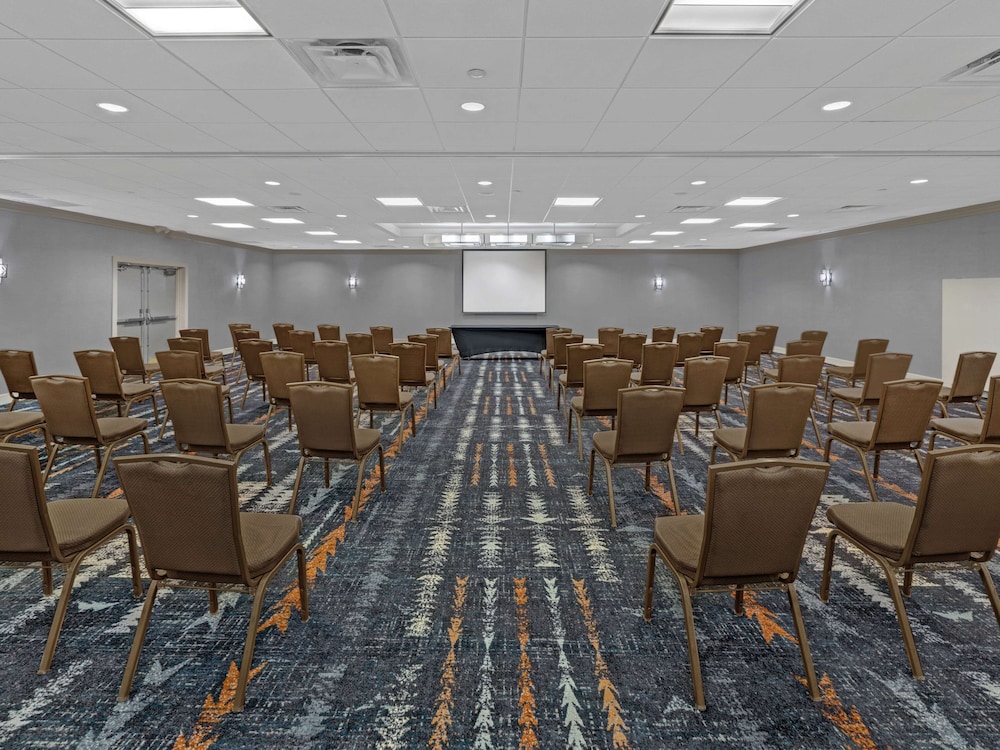 Embassy Suites by Hilton Oklahoma City Will Rogers Airport - photo 39