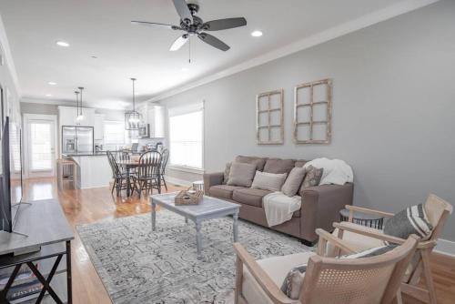The Retreat Modern 2bed 2.5bath — hotel in Spring Hill