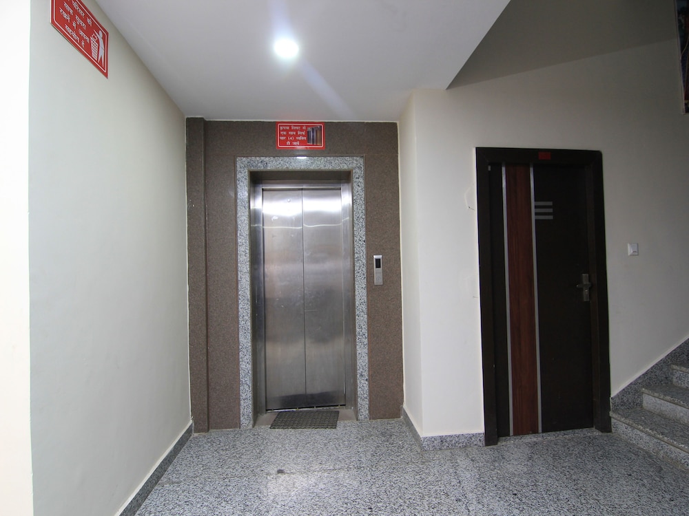 OYO 14615 Aastha Krishna Dham - last minute hotel in Lucknow