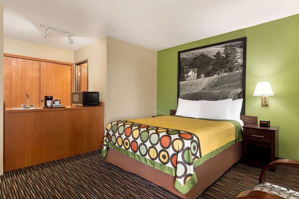 Super 8 by Wyndham Germantown Milwaukee - photo 15