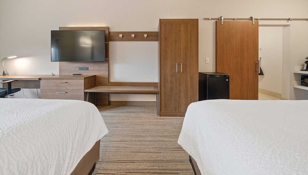Holiday Inn Express and Suites Macon North - photo 9