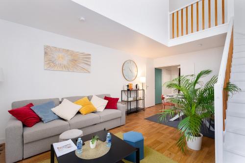 Duplex Cosy 6 Personnes Parking Gratuit 15 Min Centre de Paris Metro 13 — hotel in Asnieres-Sur-Seine