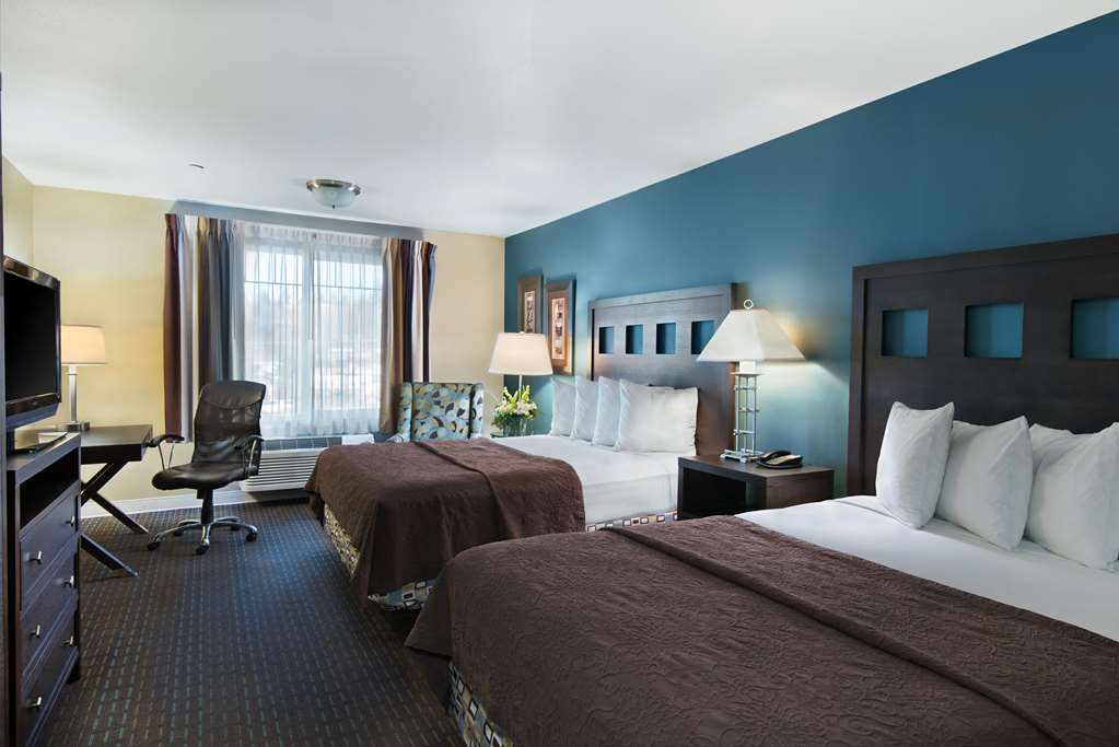 Oxford Suites Silverdale - photo 13