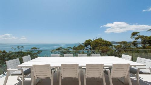 The Family Entertainer with sweeping water views - last minute hotel in Salamander Bay