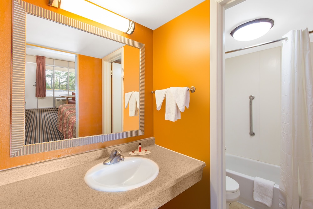 Travelodge Fredericksburg South - photo 11