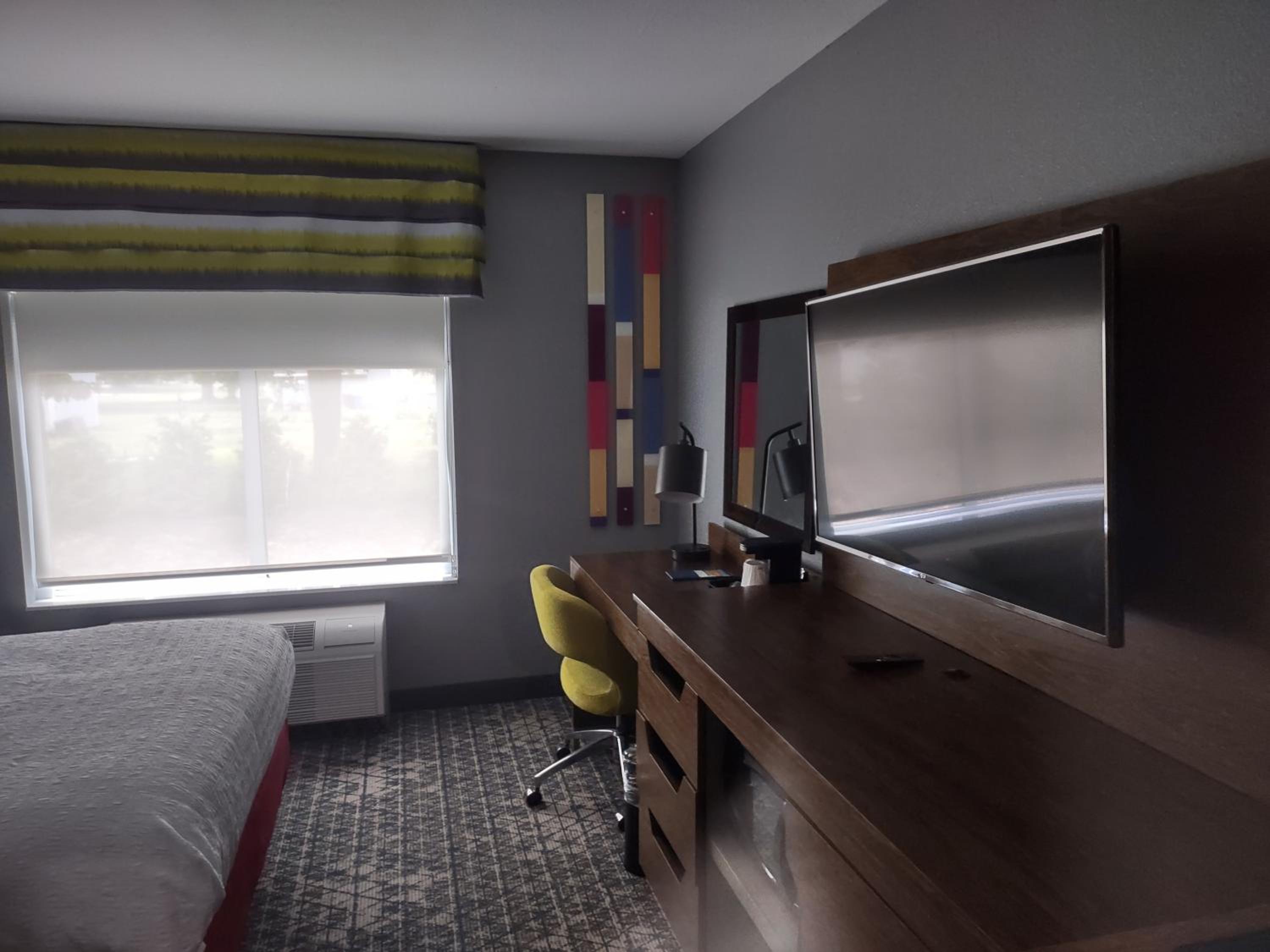 Hampton Inn & Suites Pittsburgh New Stanton - photo 11