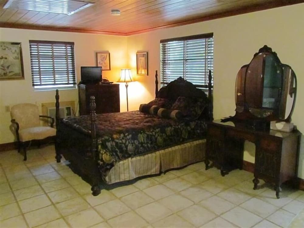 Yearling Restaurant and Cabins - photo 10