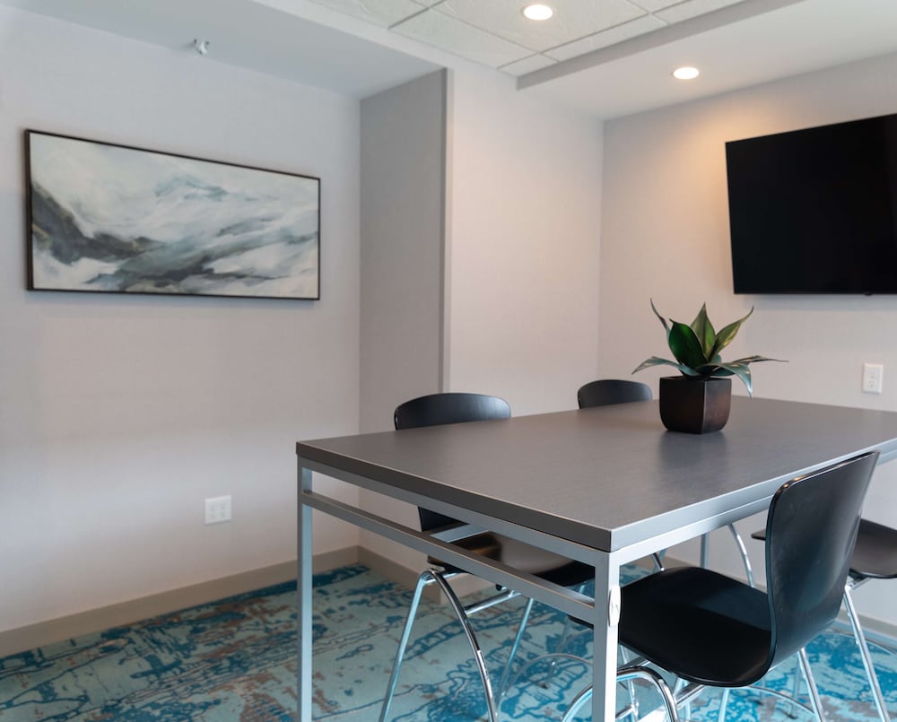 Hilton Garden Inn Des Moines Airport - photo 37