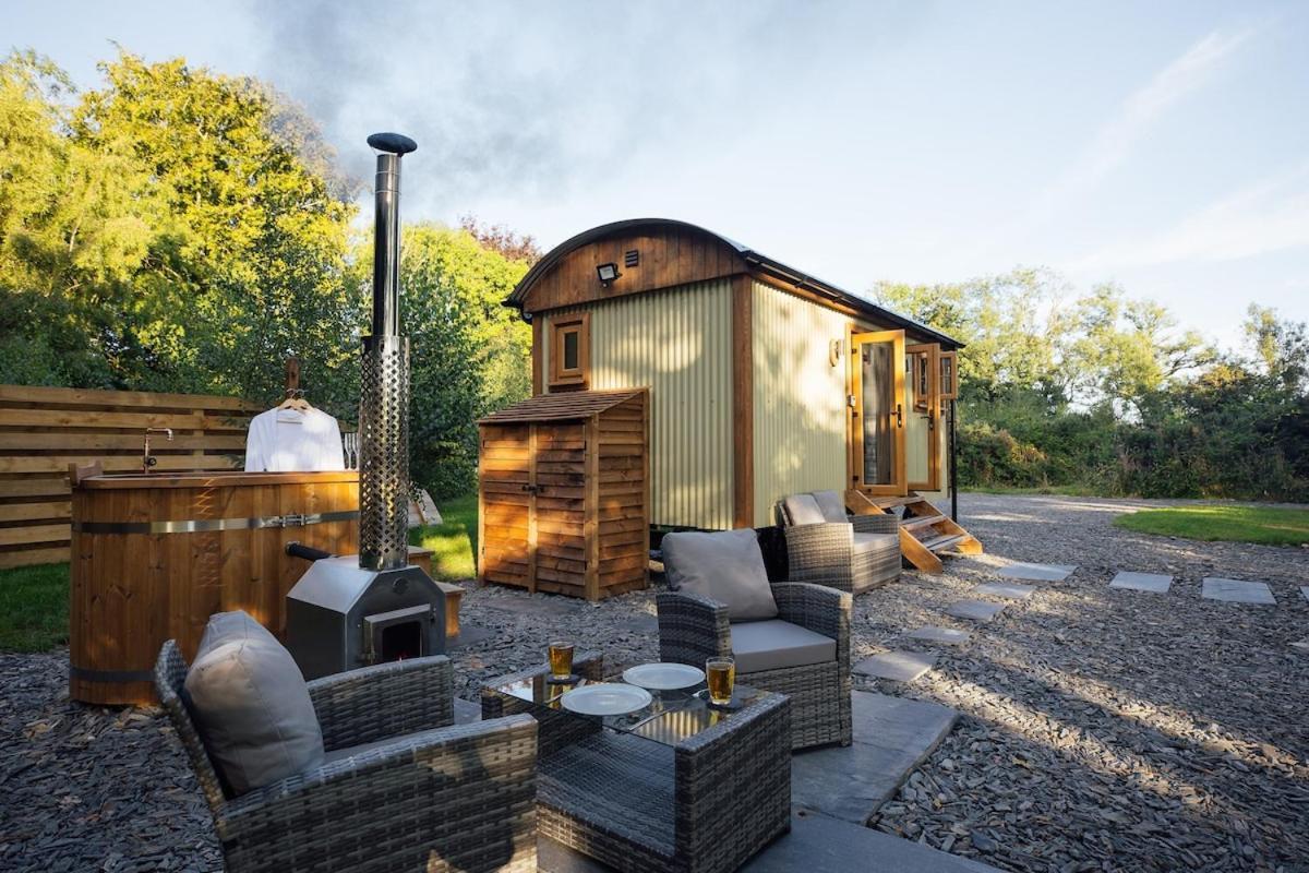 Cwtch Ffynnone Luxury Shepherds Hut - last minute hotel in Unknown City