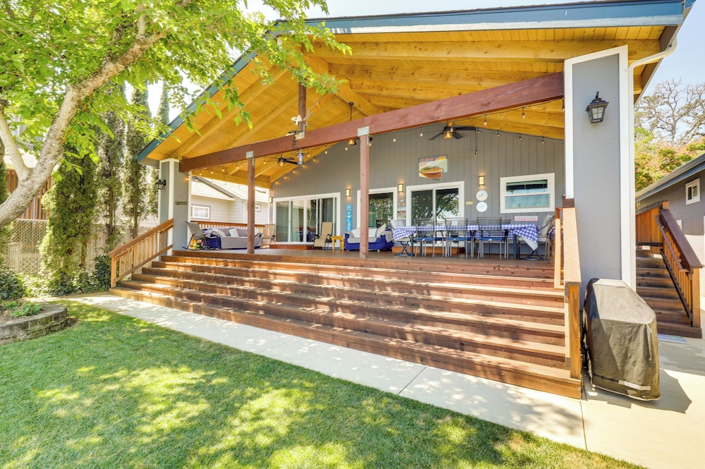 Spacious Lakeport House on Clear Lake with Dock — 4-Star Luxury Hotel in Lakeport, United States