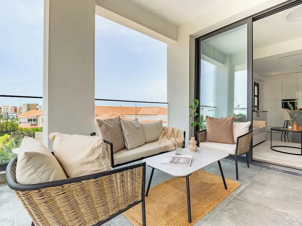 Sanders Evolution 2 Cozy 2 Bedroom Apartment With Balcony