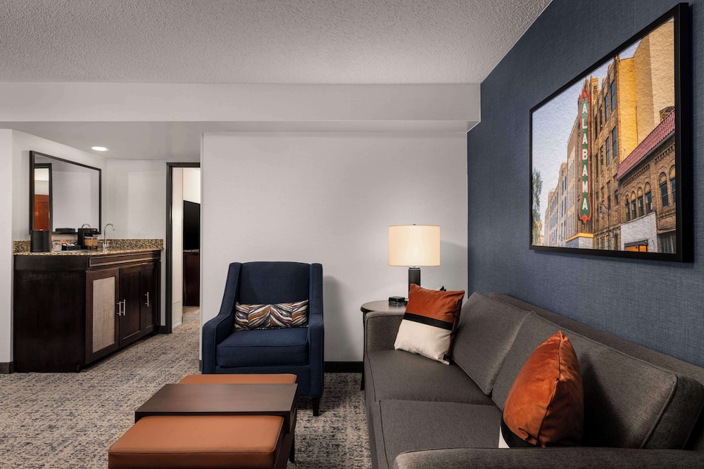 Embassy Suites Hotel Birmingham - photo 16