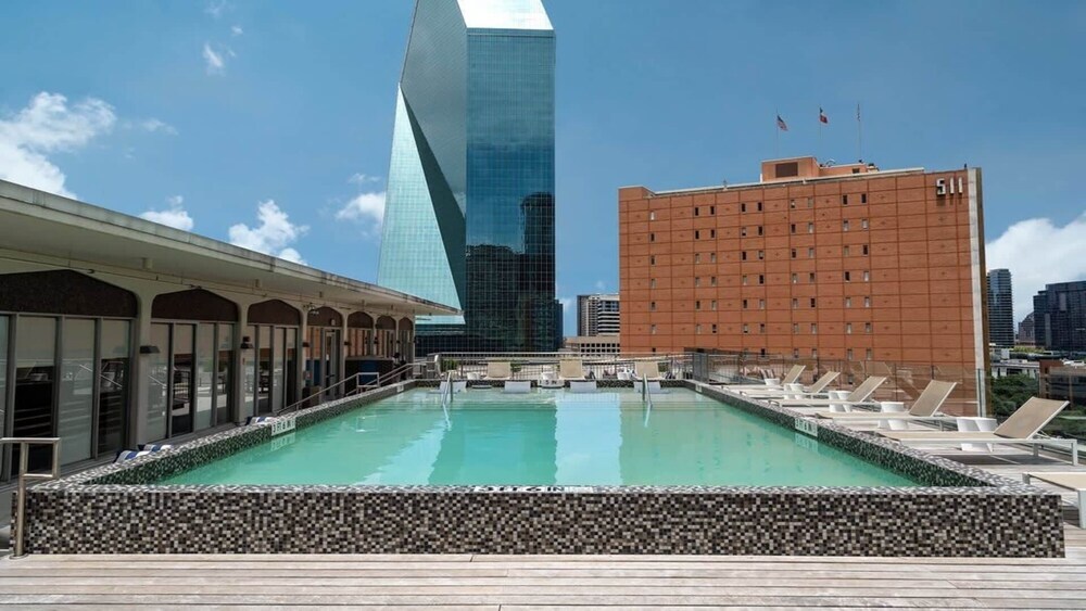 Stunning 2Br 2Ba W Sky Pool Lounge Cozysuites - photo 10