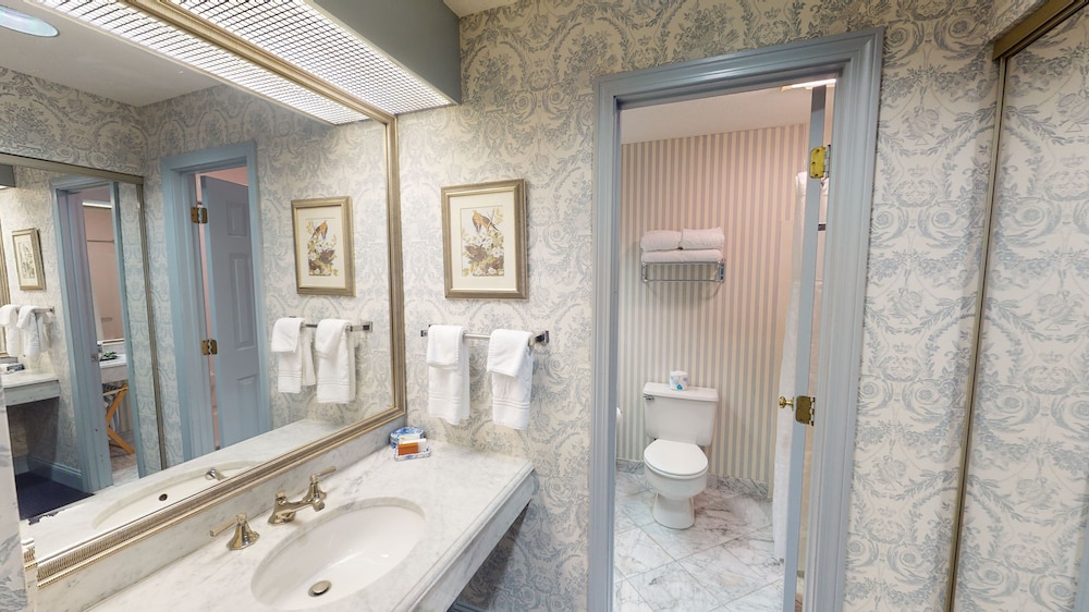 The Farmington Inn & Suites - photo 29