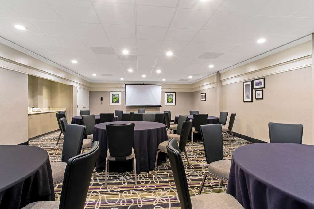 La Quinta Inn & Suites by Wyndham Boston Andover - photo 27