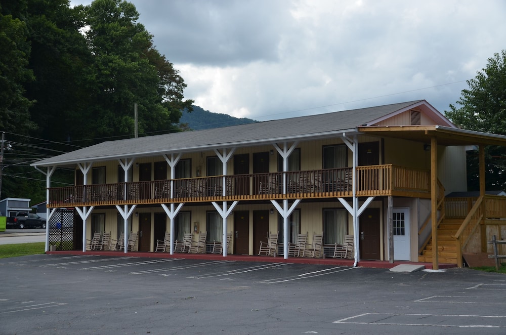 Travelowe's Motel - photo 41