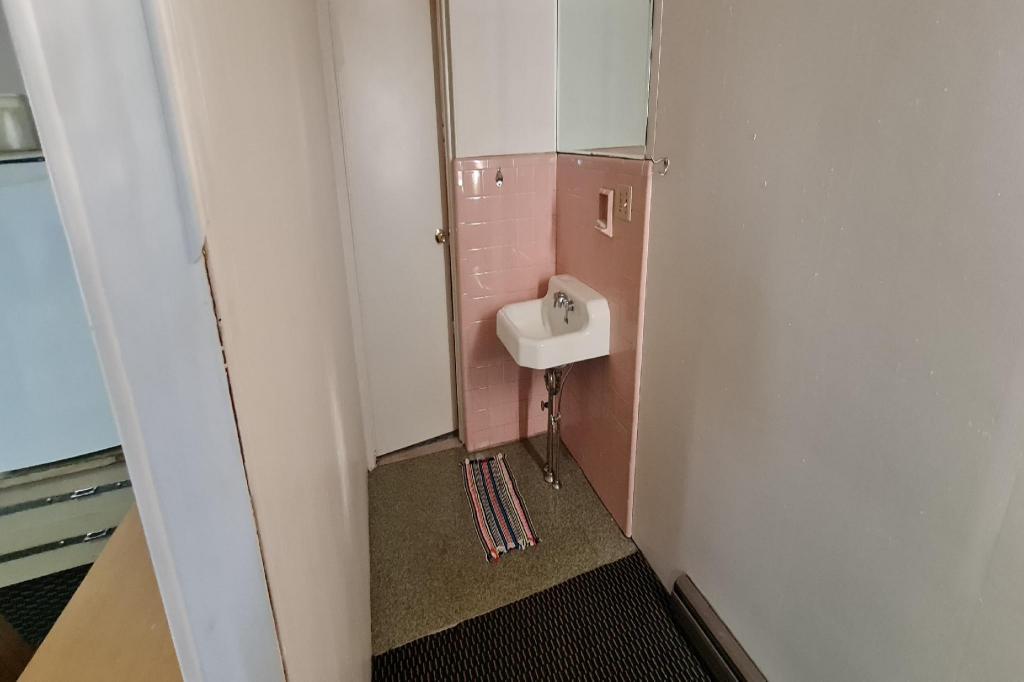 DuBois Manor Motel - photo 24