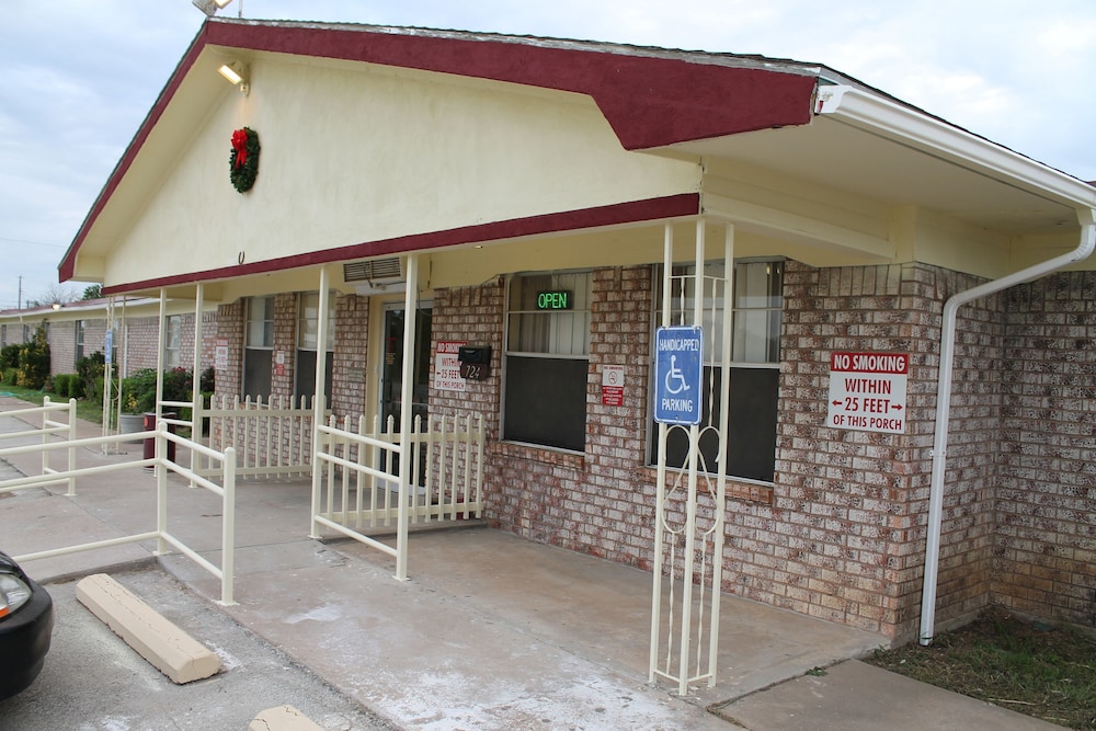 Reddy Inn and Suites - photo 34