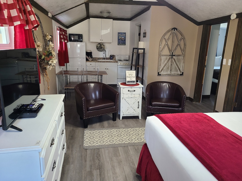 Lamplighter Cabins & Suites - photo 48