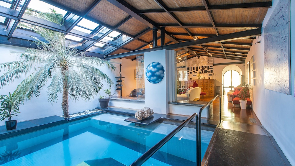 Rental In Rome Riari Garden Luxury — 5-Star Luxury Hotel in Rome, Italy