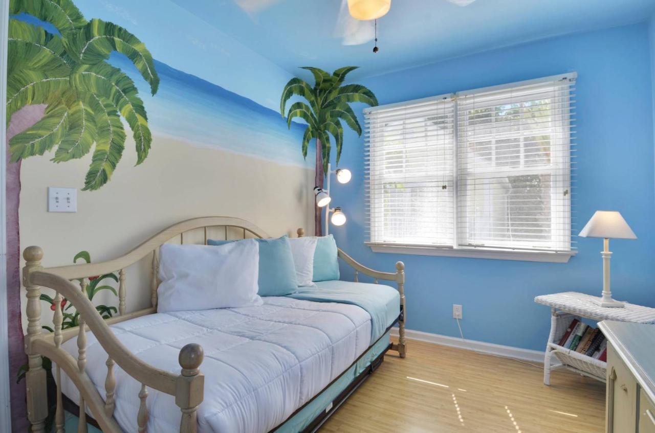 Linger Longer by Avantstay Key West Walkable Gated Community Shared Pool Week Long Stays Only - photo 15