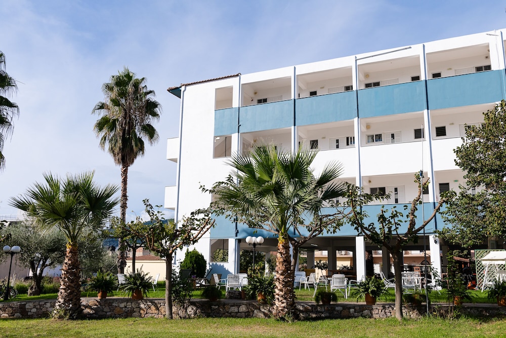 Zoe Seaside in Aidipsos, Greece