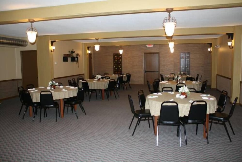 The Holiday Motel & Restaurant - photo 5