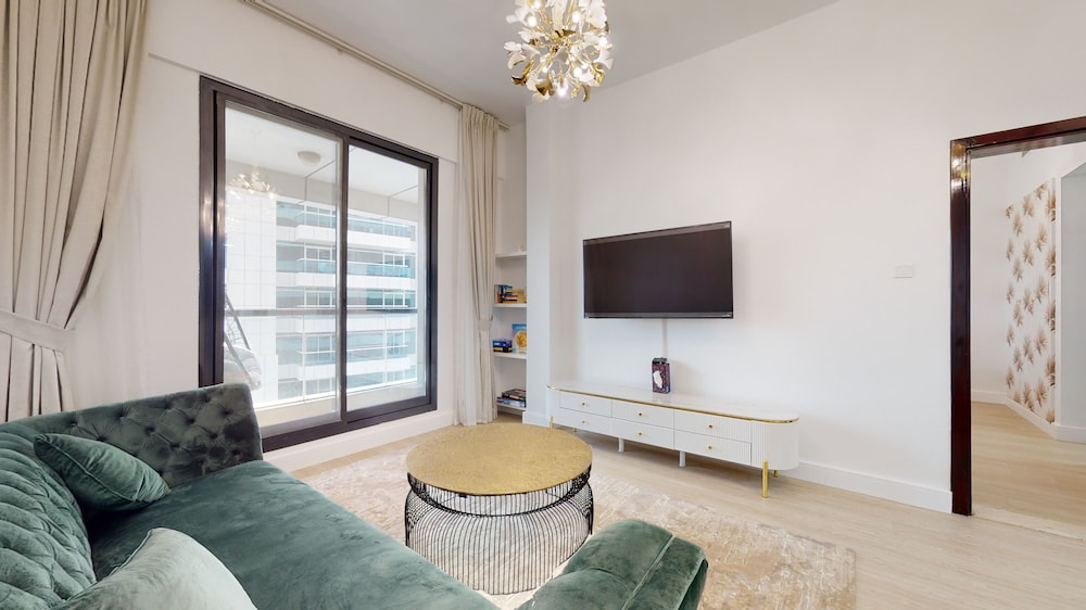 GreenFuture Elegant Apartment With Balcony Near The Walk JBR — 4-Star Luxury Hotel in Dubai, United Arab Emirates