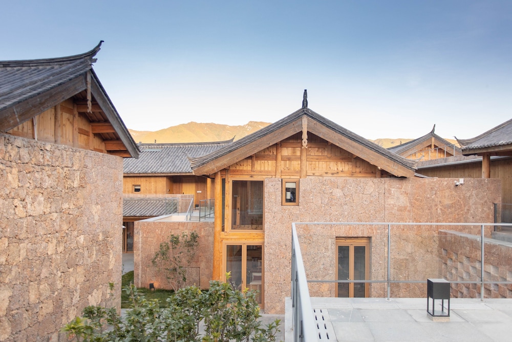 Tsingpu Lijiang Baisha Retreat — 4-Star Luxury Hotel in Lijiang, People's Republic of China