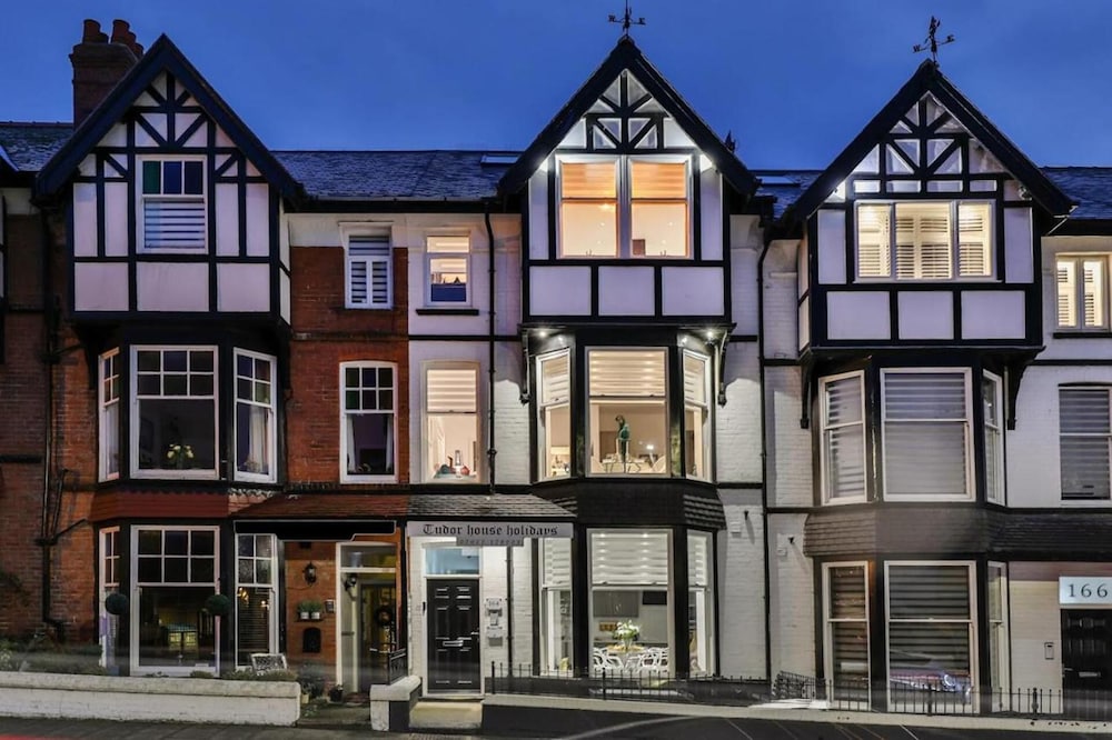 1 Bed Flat Sleeps 2 Parking Wifi — 4-Star Luxury Hotel in Scarborough, United Kingdom