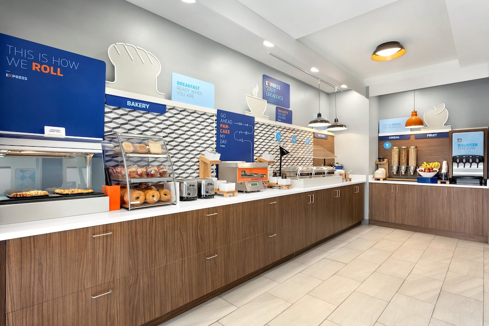 Holiday Inn Express Hotel & Suites Fort Pierce West by IHG - photo 39