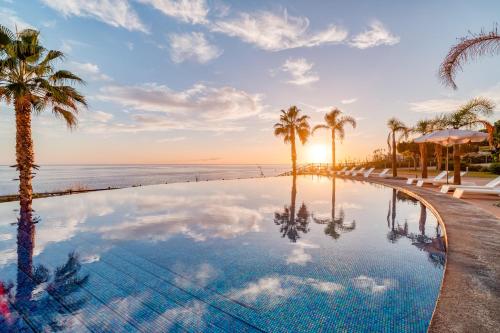 Suite BM 3 Pools Gym AC Huge Balcony Sea View — 4-Star Luxury Hotel in Funchal, Portugal