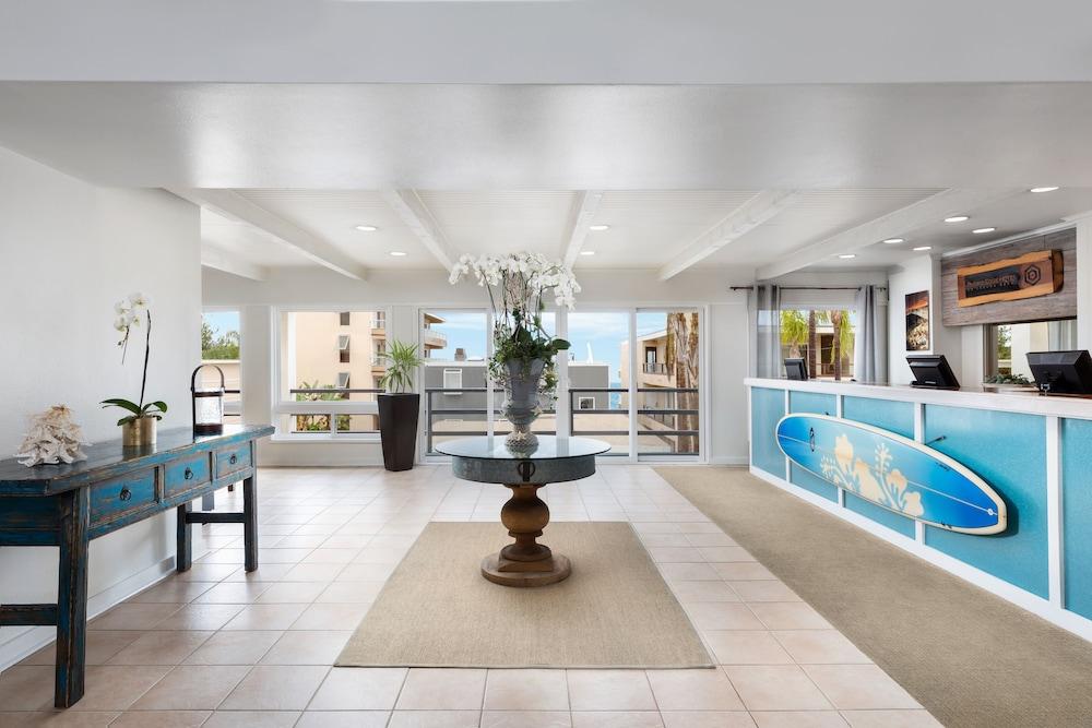 Pacific Edge Oceanfront Hotel - photo 9