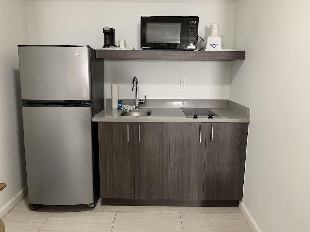 Arya Blu Inn & Suites - photo 14